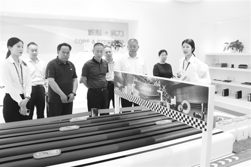 历城区政协组织政协委员、特邀信息员,围绕“科技创新引领实体经济发展”进行专题调研